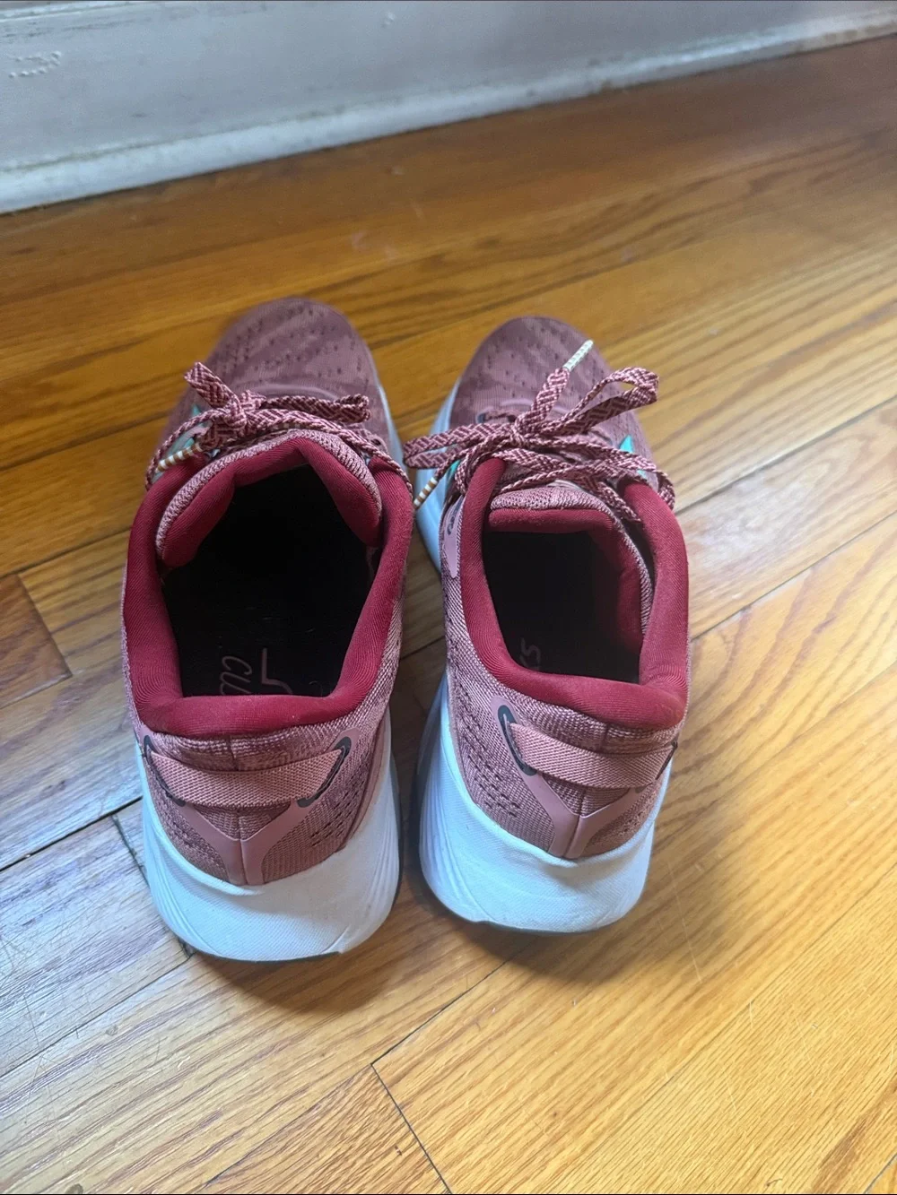SAUCONY women's guide 16 running shoes - b/medium width in soot/sprig - Picture 4 of 7